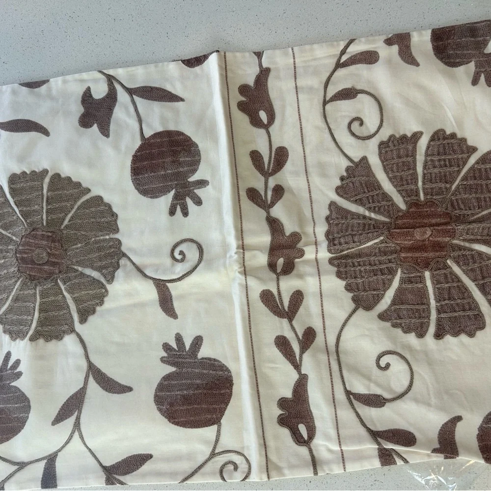 Set of 2 Pottery Barn Montrose Suzani Embroidered Standard Pillow Shams